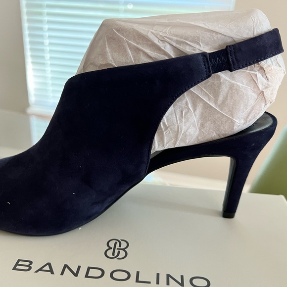 Bandolino Dark Blue suede shoe new, never worn. - Picture 5 of 6